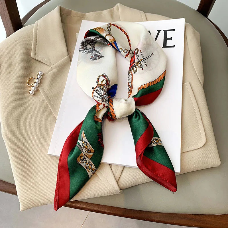 Foulard carré imprimé — 70 × 70 cm