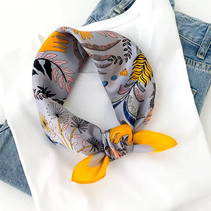 Foulard carré imprimé — 70 × 70 cm
