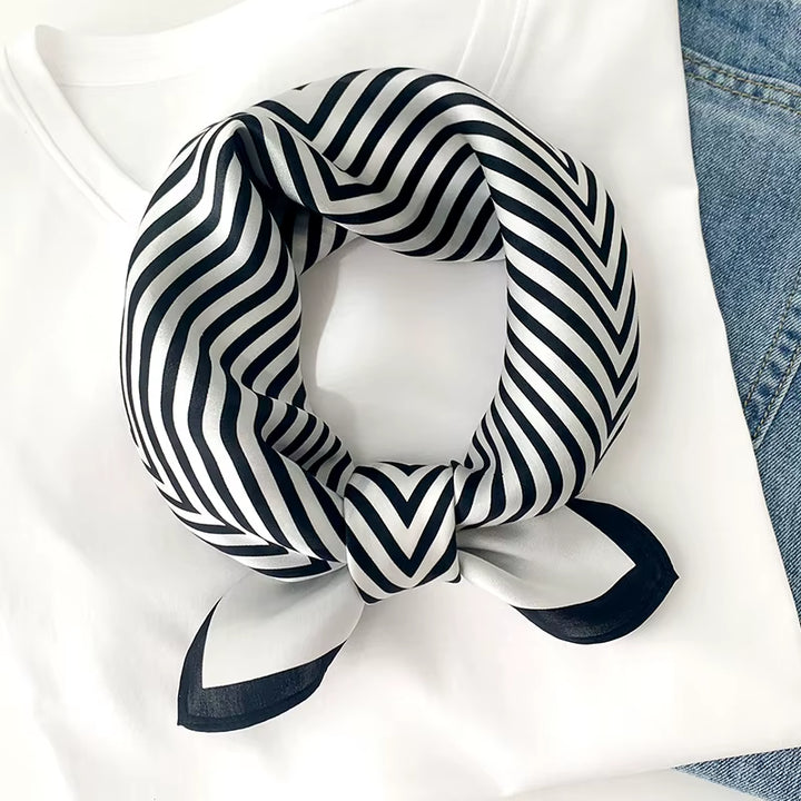 Foulard carré imprimé — 70 × 70 cm