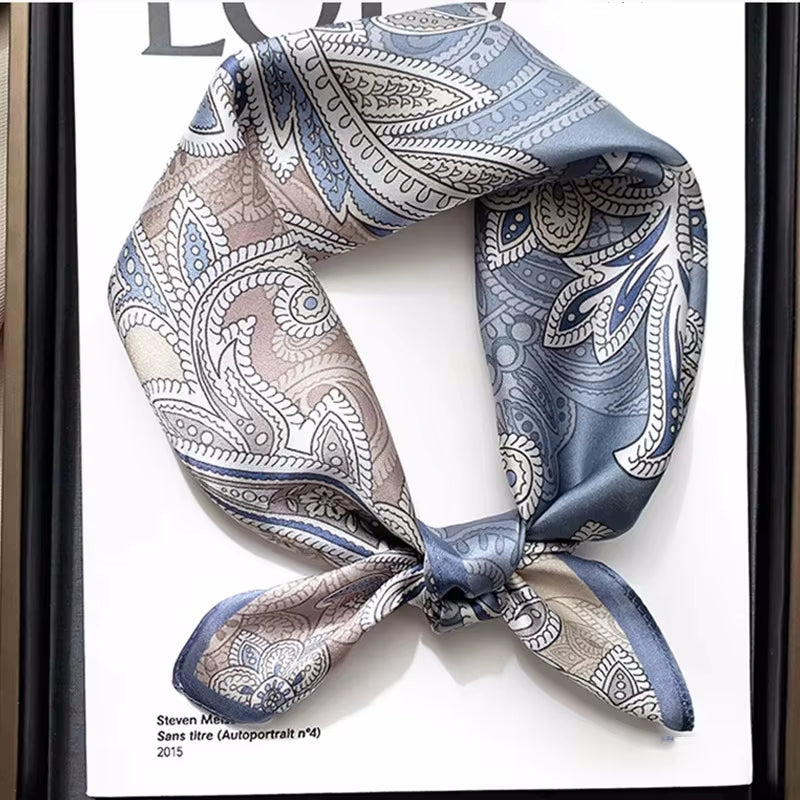 Foulard carré imprimé — 70 × 70 cm