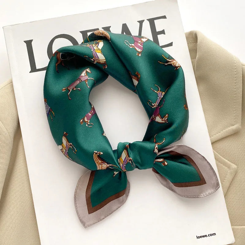 Foulard carré imprimé — 70 × 70 cm