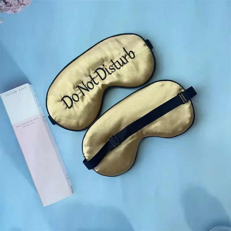 Masque de repos brodé — tissu imitation soie