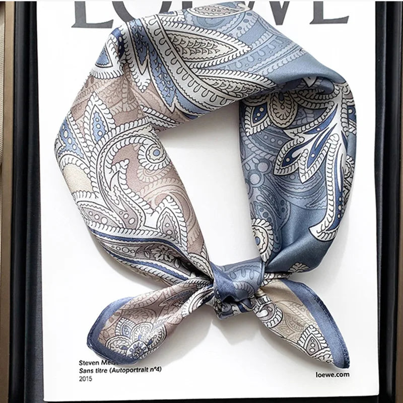 Foulard carré imprimé — 70 × 70 cm