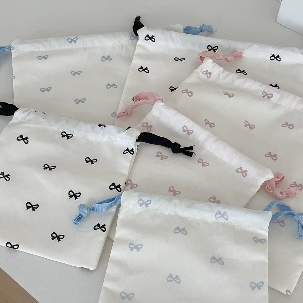 Pochette à liens et nœud — rose, bleu ou noir