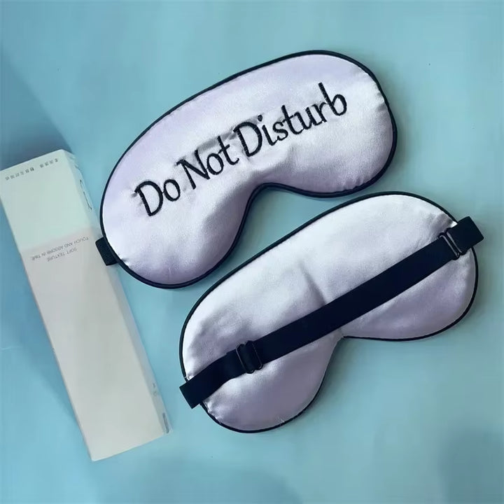 Masque de repos brodé — tissu imitation soie